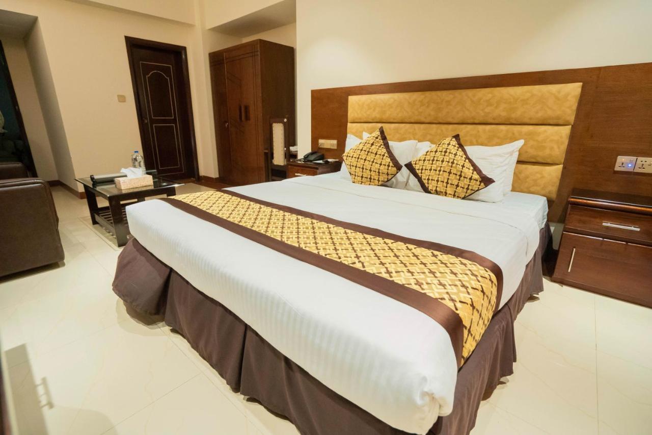 Central Inn Дака Екстериор снимка