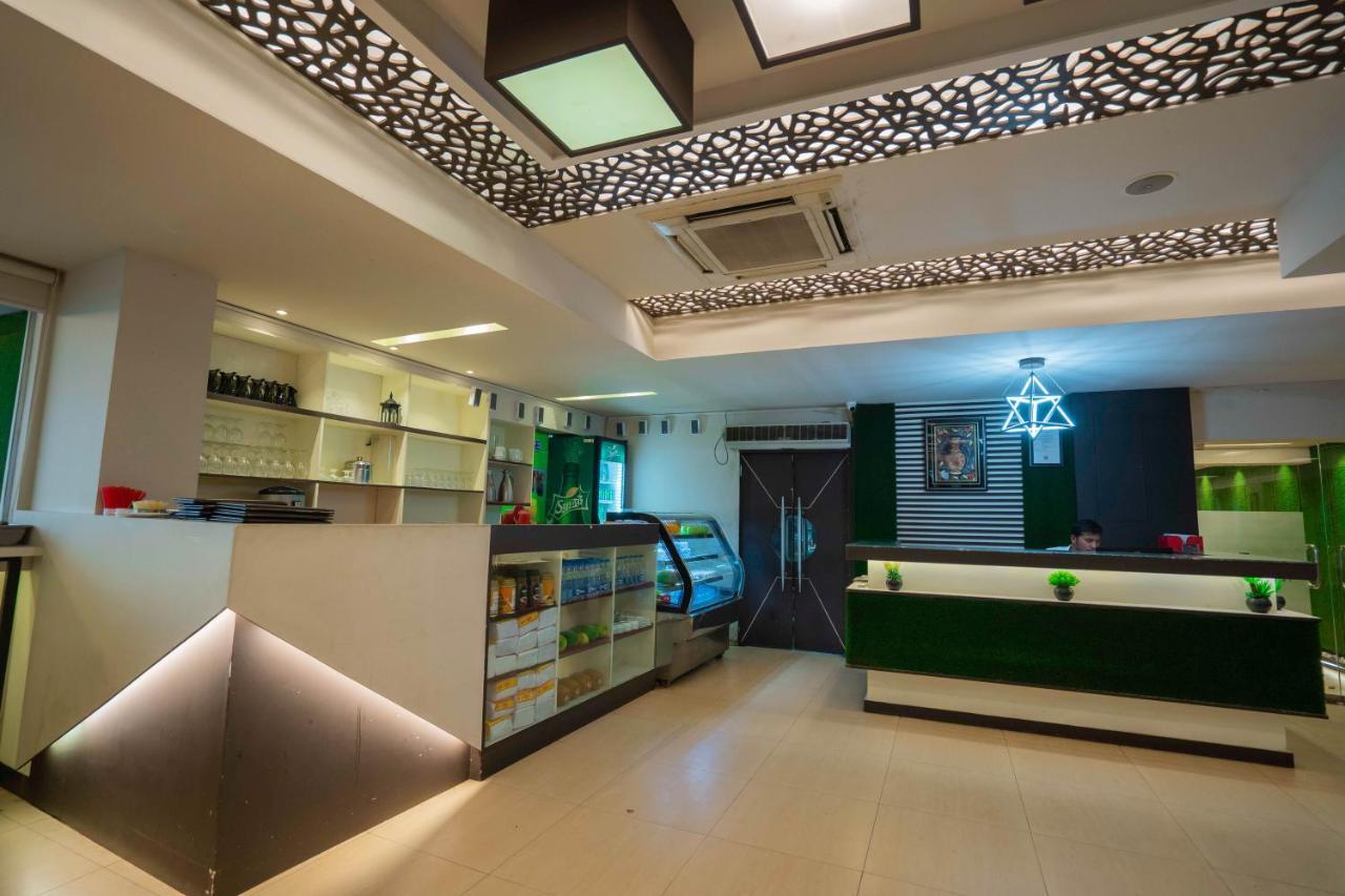 Central Inn Дака Екстериор снимка