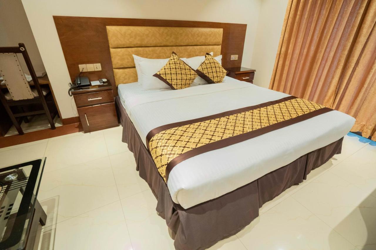 Central Inn Дака Екстериор снимка