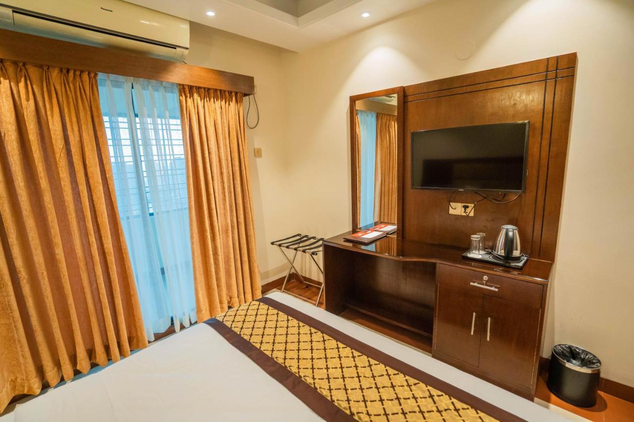 Central Inn Дака Екстериор снимка