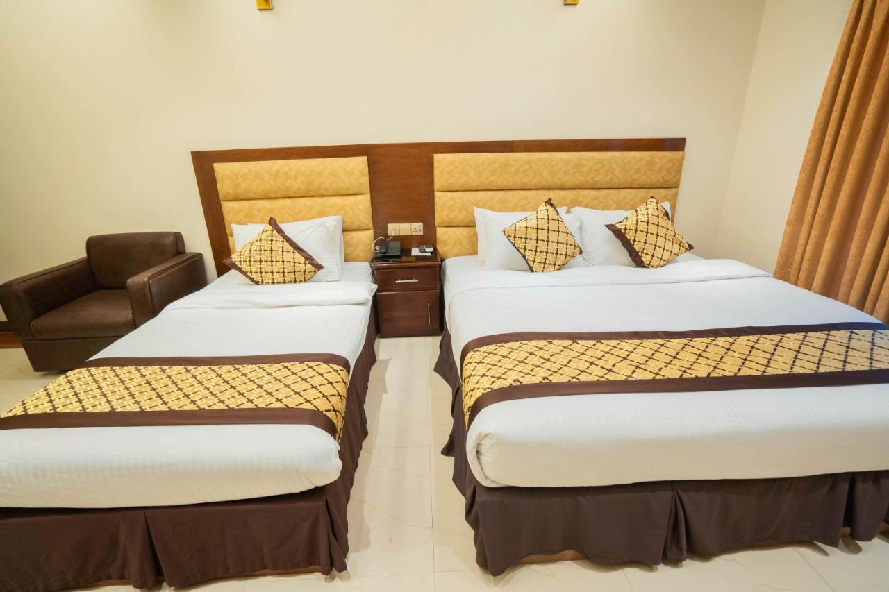 Central Inn Дака Екстериор снимка