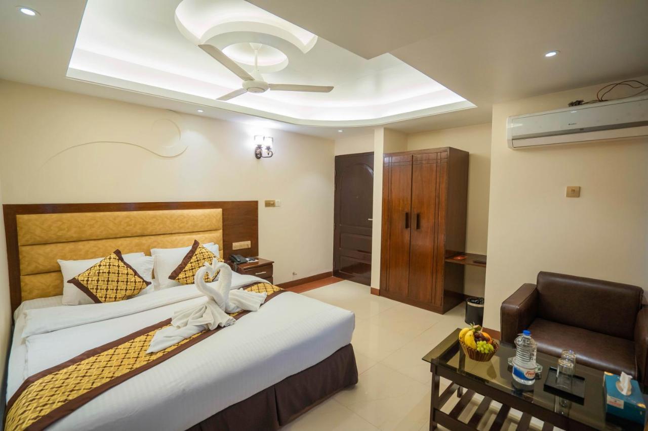 Central Inn Дака Екстериор снимка