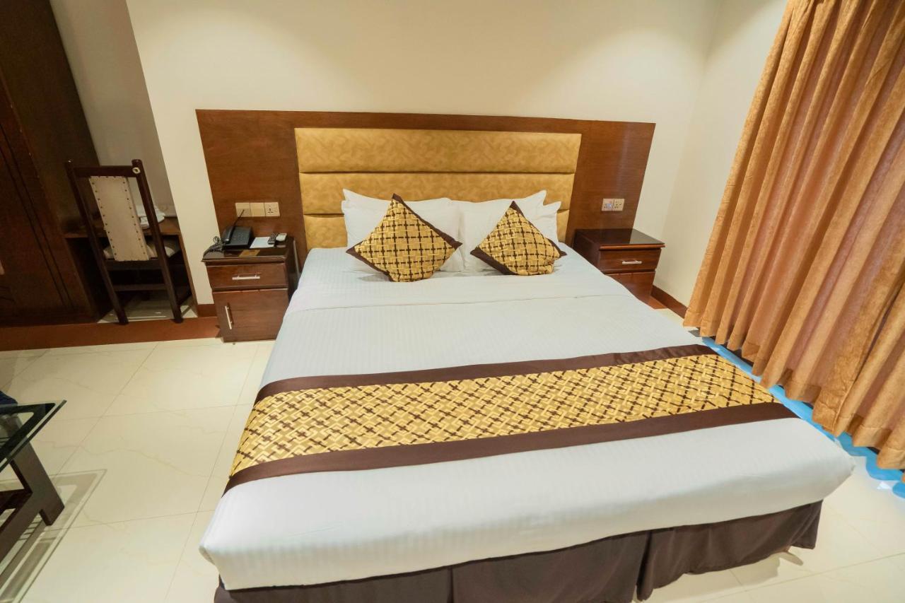 Central Inn Дака Екстериор снимка