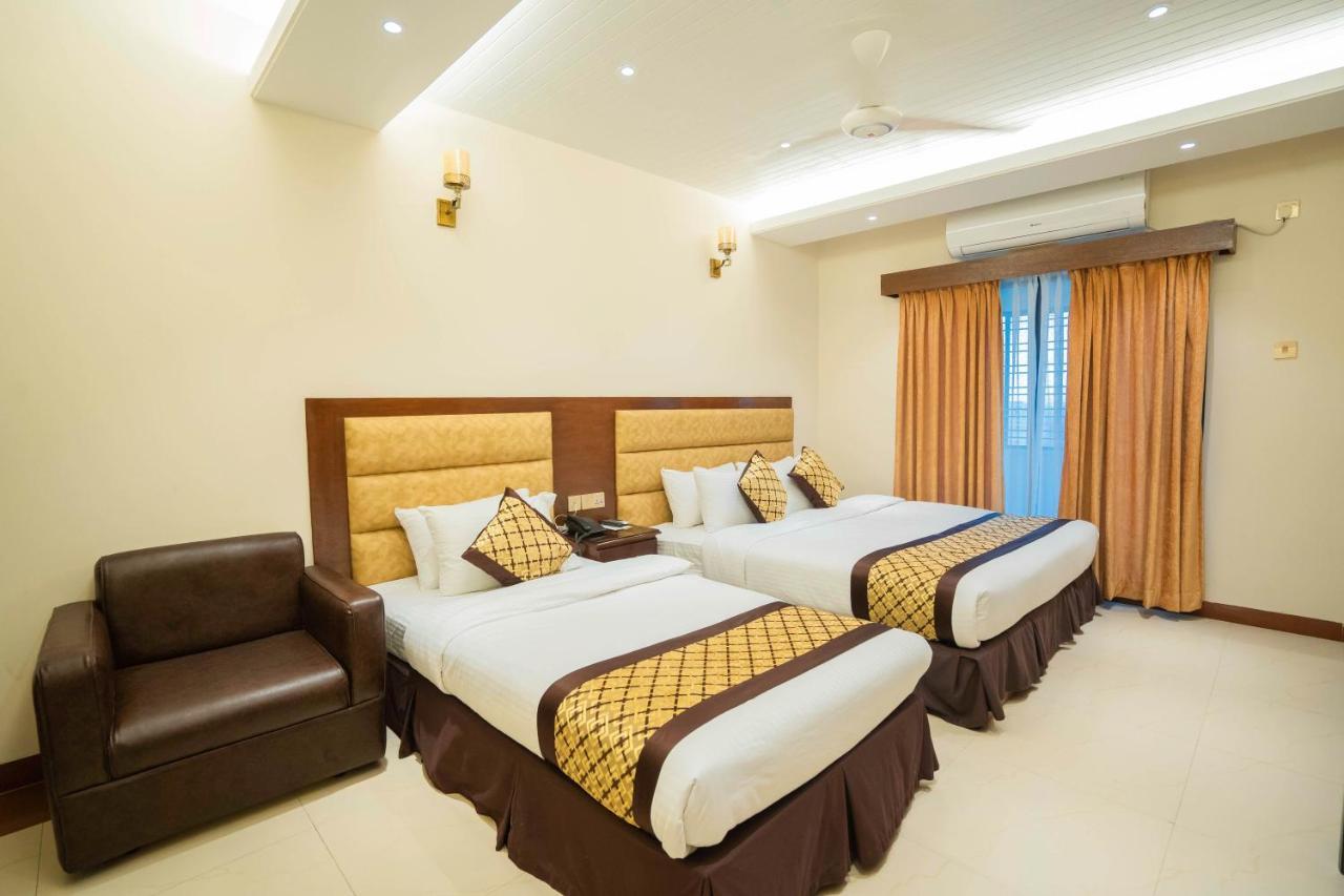 Central Inn Дака Екстериор снимка