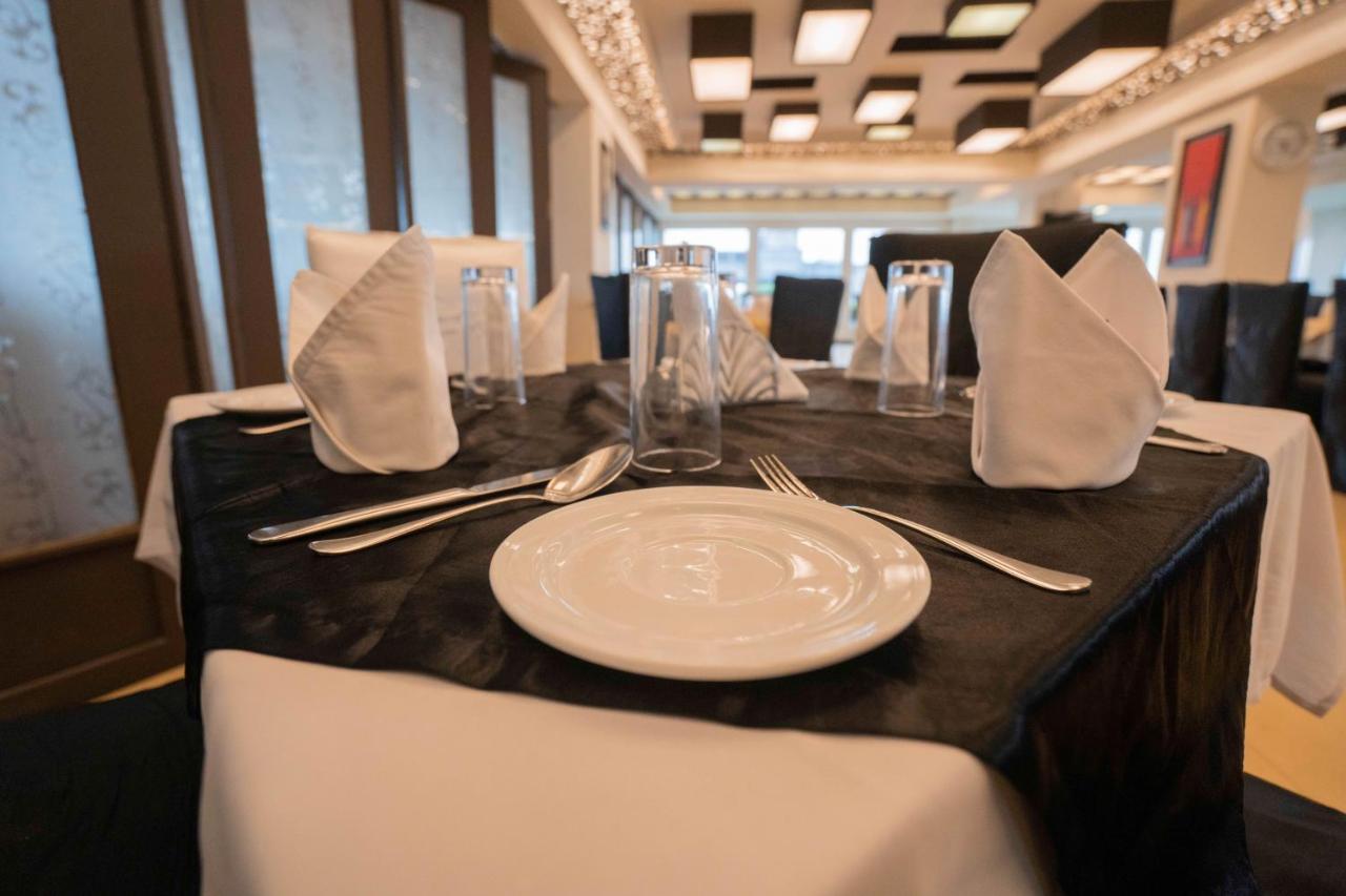 Central Inn Дака Екстериор снимка