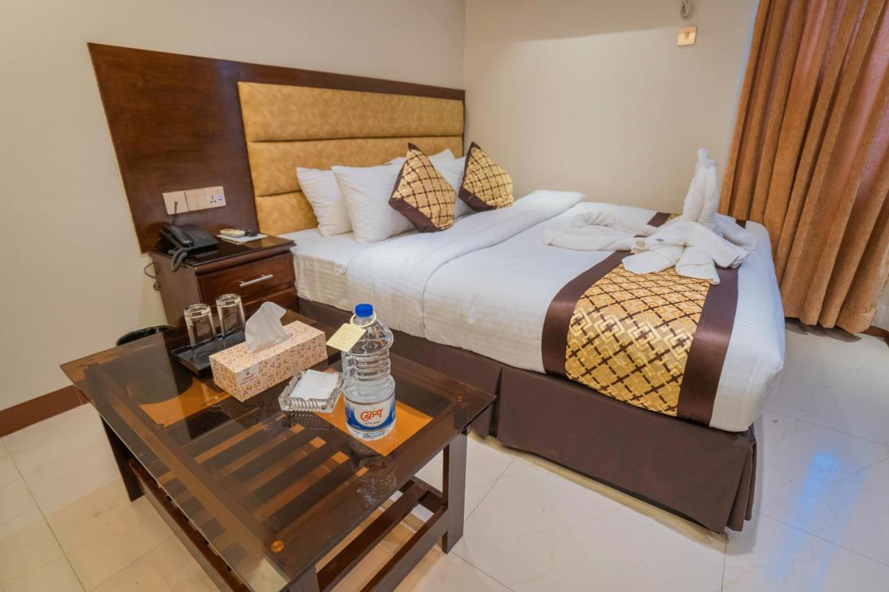Central Inn Дака Екстериор снимка