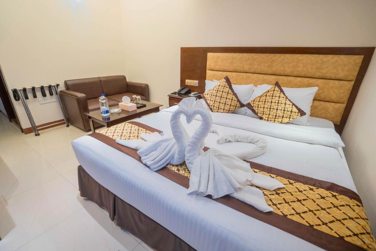 Central Inn Дака Екстериор снимка