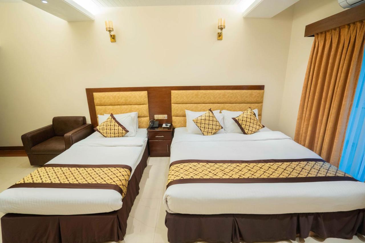 Central Inn Дака Екстериор снимка