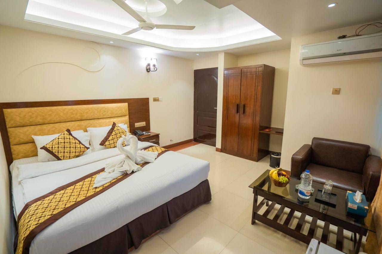 Central Inn Дака Екстериор снимка