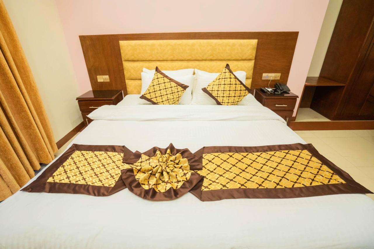 Central Inn Дака Екстериор снимка