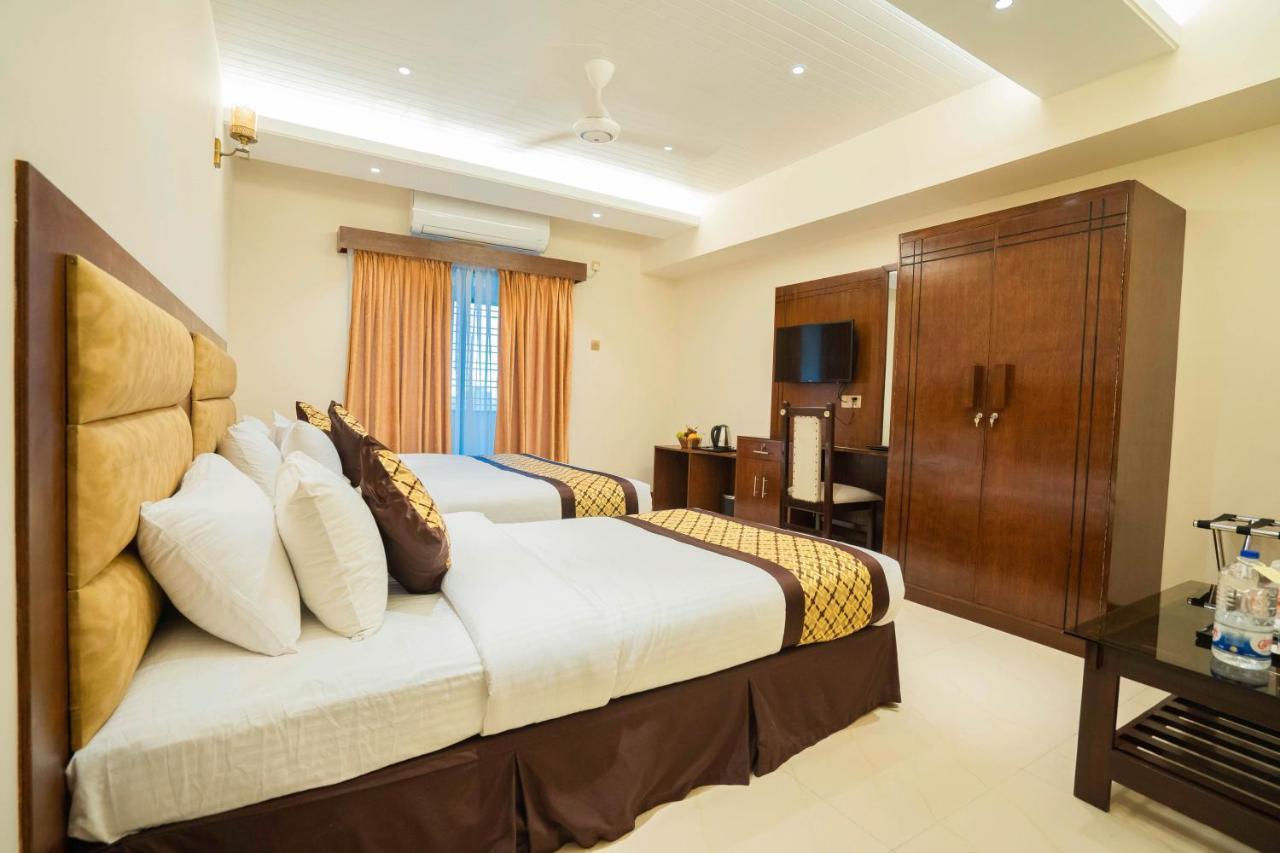 Central Inn Дака Екстериор снимка