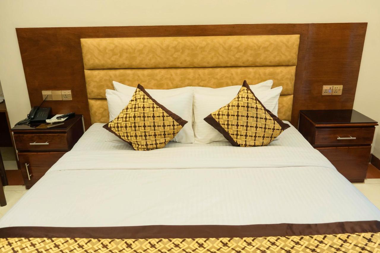 Central Inn Дака Екстериор снимка