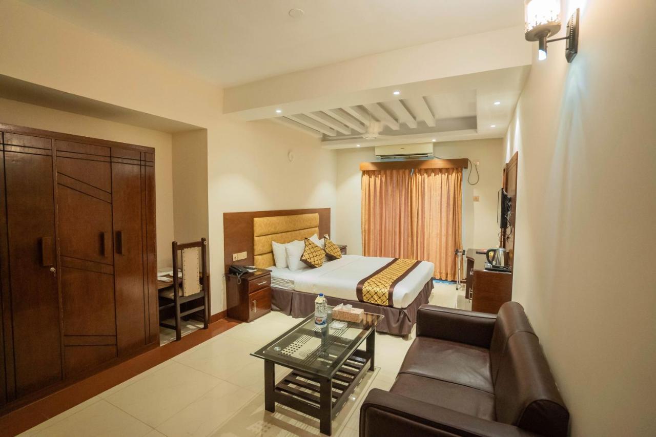 Central Inn Дака Екстериор снимка