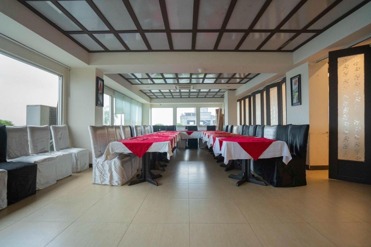 Central Inn Дака Екстериор снимка
