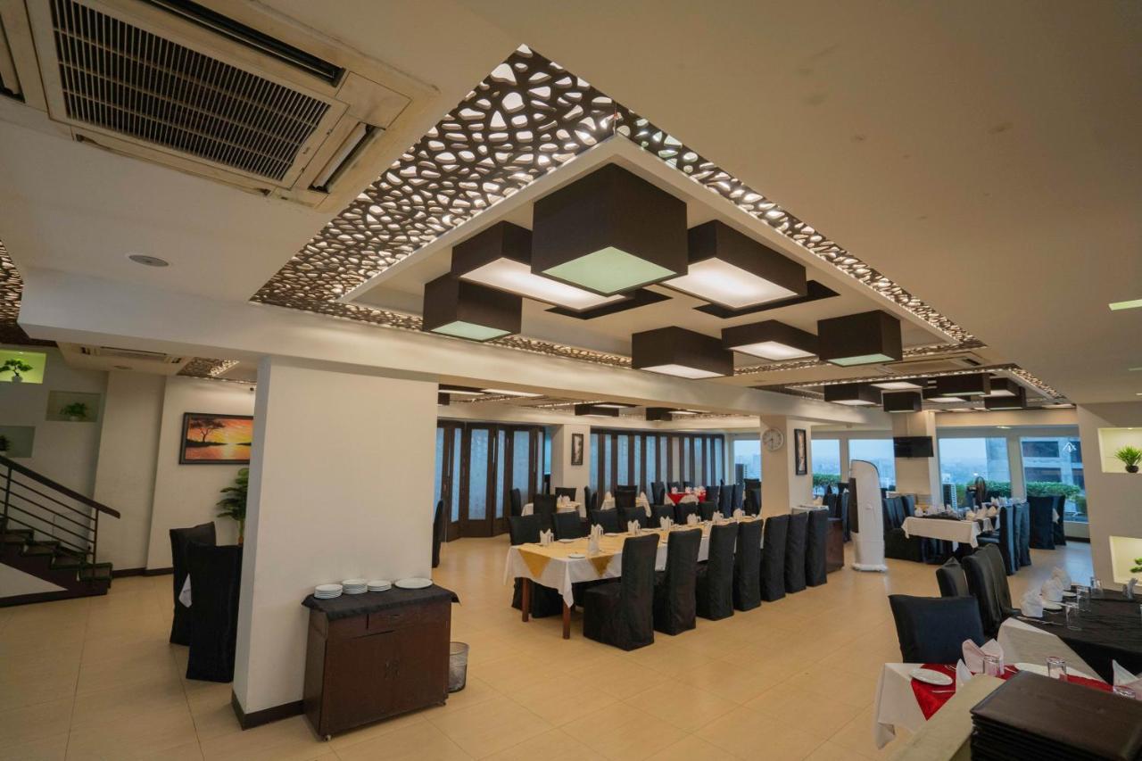 Central Inn Дака Екстериор снимка